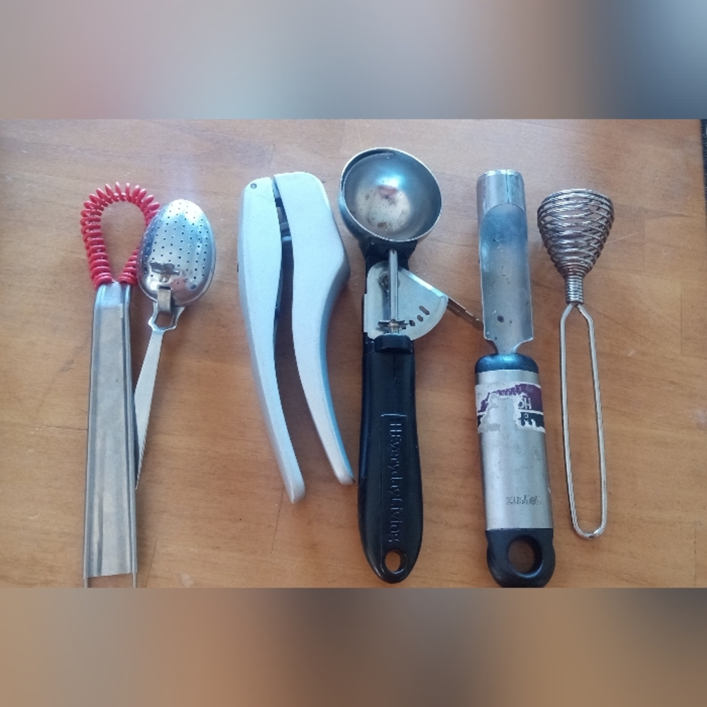 Black and Silver Ice Cream Scoop and Stainless Steel Kitchen Utensil Set